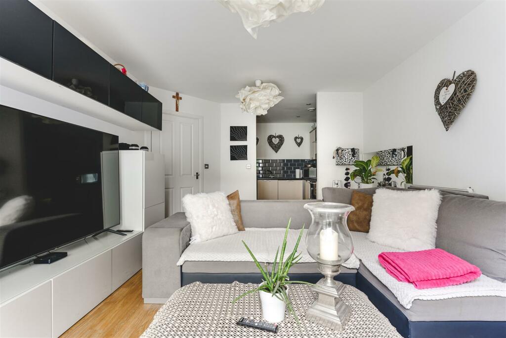 35 Fenland House-5.jpg