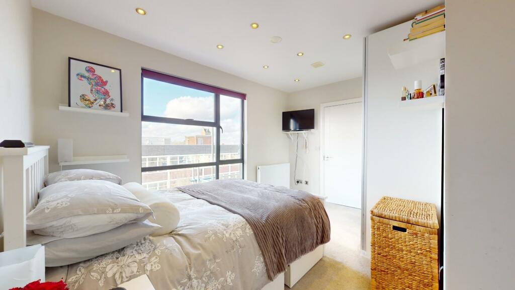 Main-bedroom (1).jpg