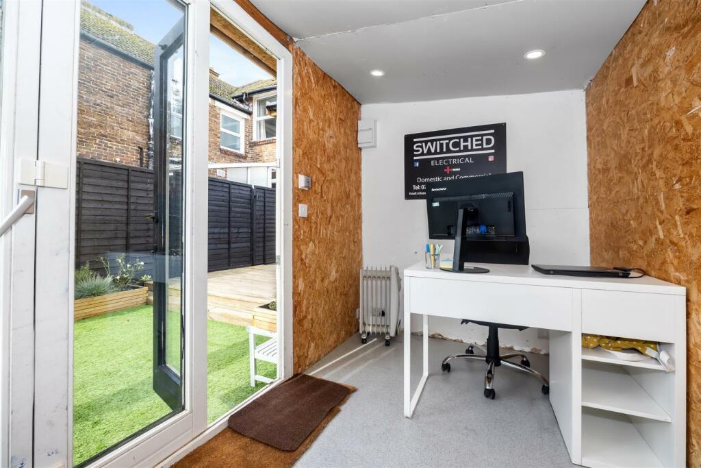 Pavillion Road, 77-026.jpg