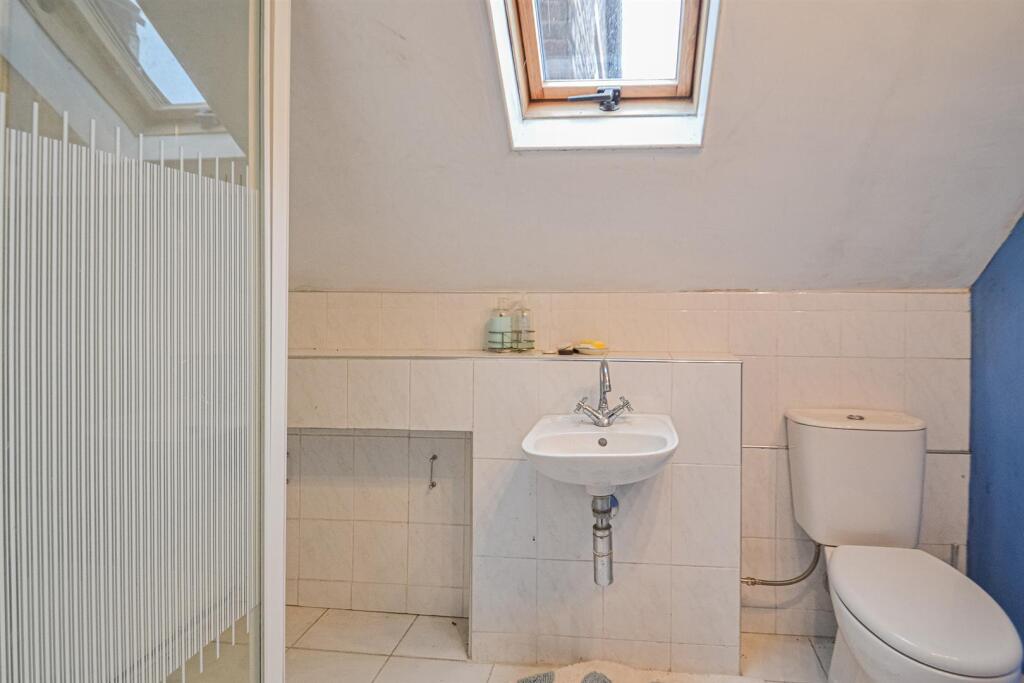 Studio En-Suite Shower Room