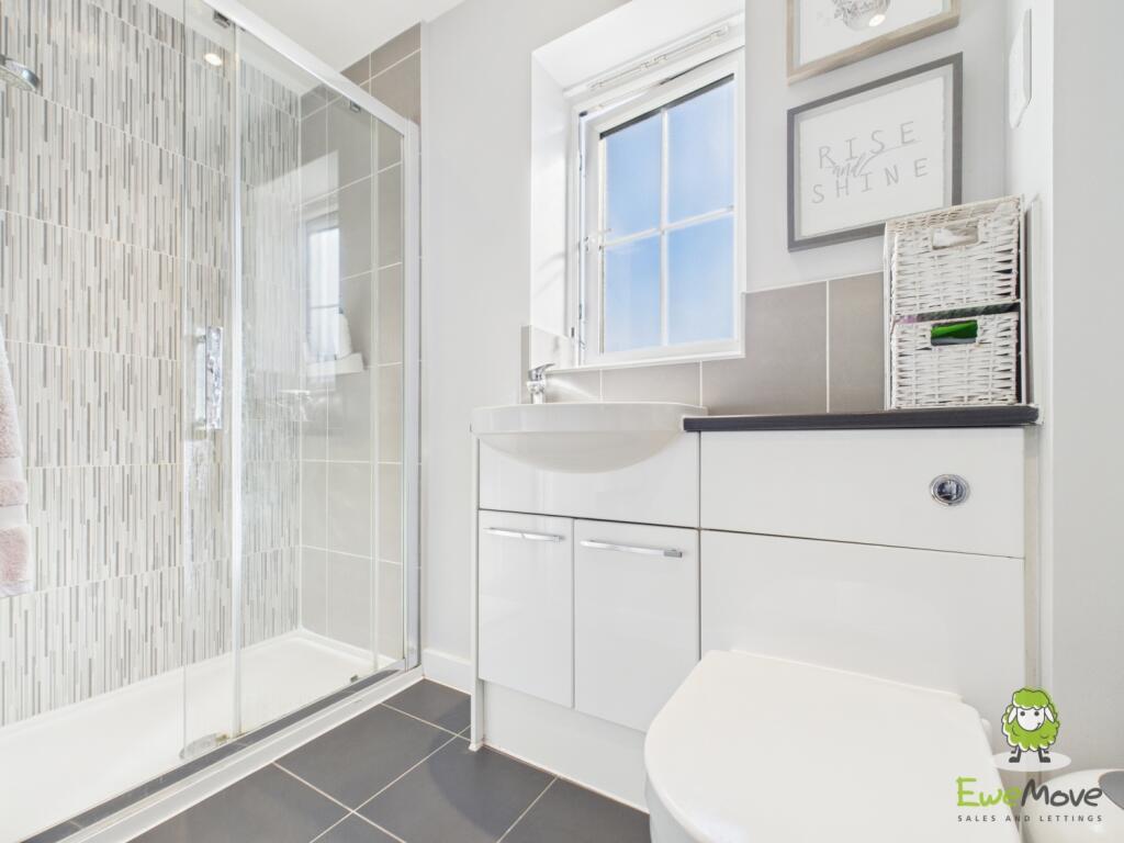 EweMove Estate Agents Basingstoke - Flagstone Cres