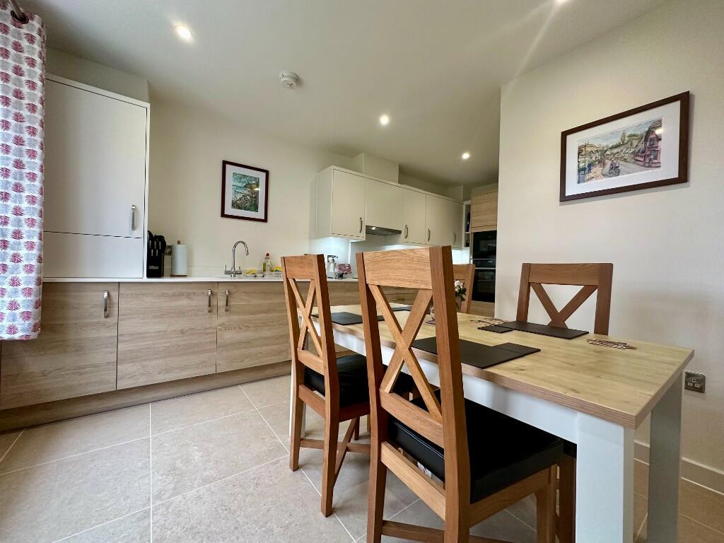 Kitchen/ Dining room