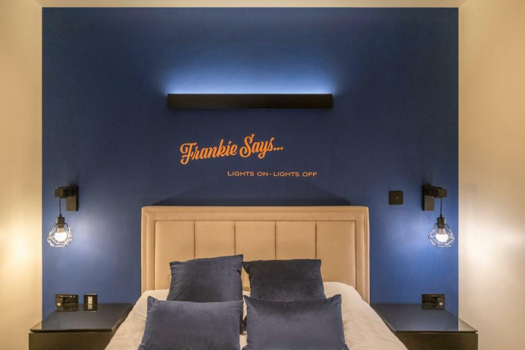 bedroom (5).jpg