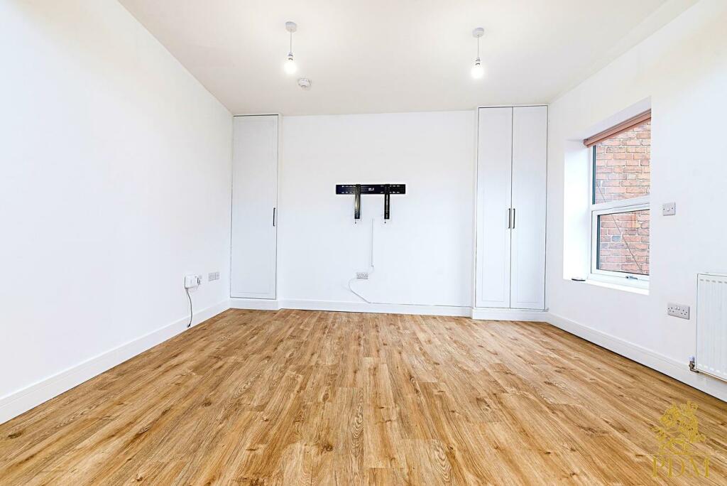 Flat 5, 23 High Street. Long Eaton PDM