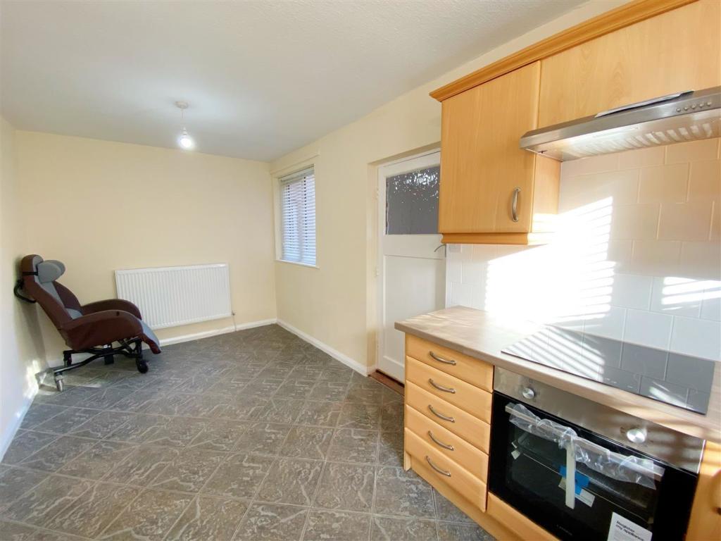 Kitchen 2.jpg