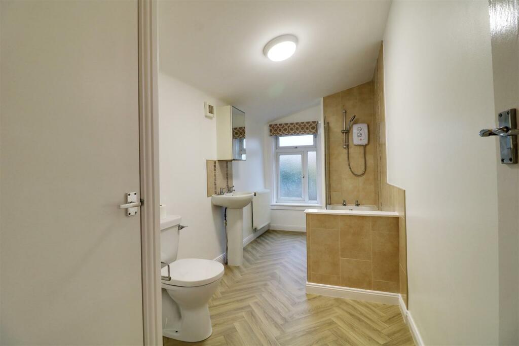 55 Blakenhall Lane bathroom.jpg