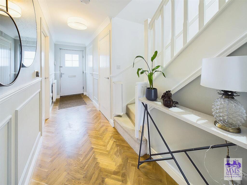 CAM02633G0-PR0236-STILL006.006jpg