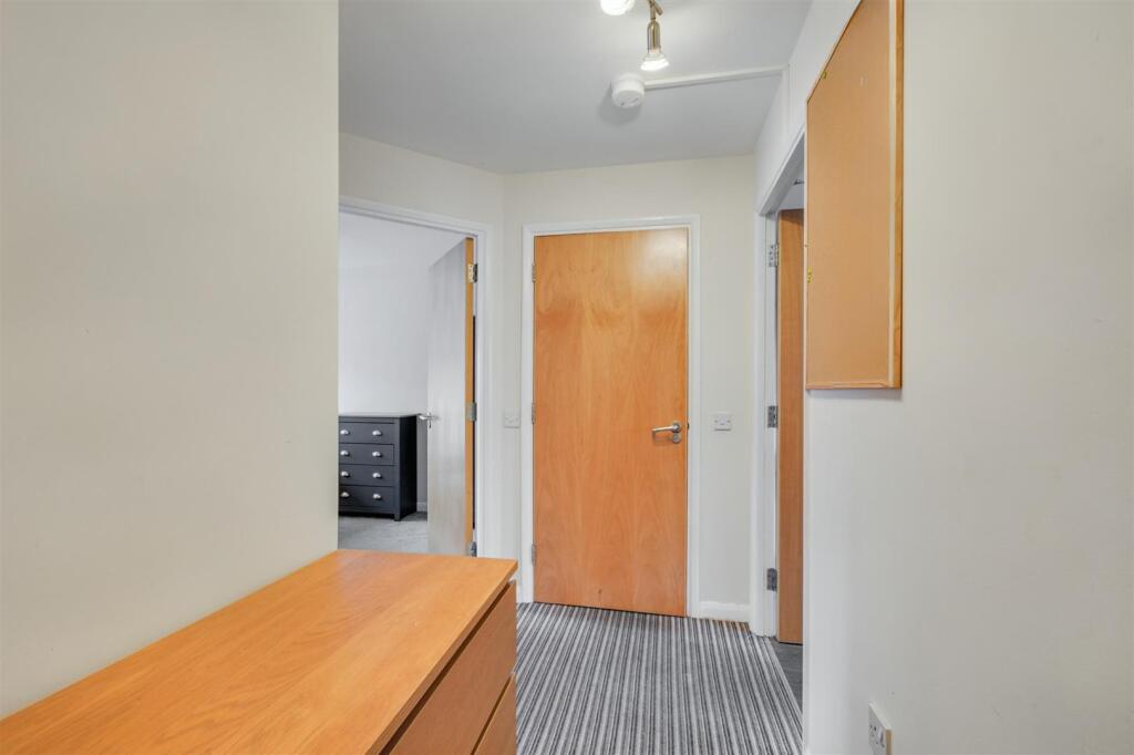 Hallway_2.jpeg