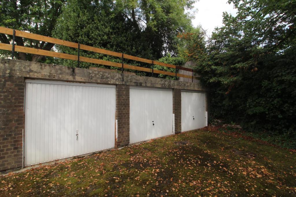 Garage.JPG