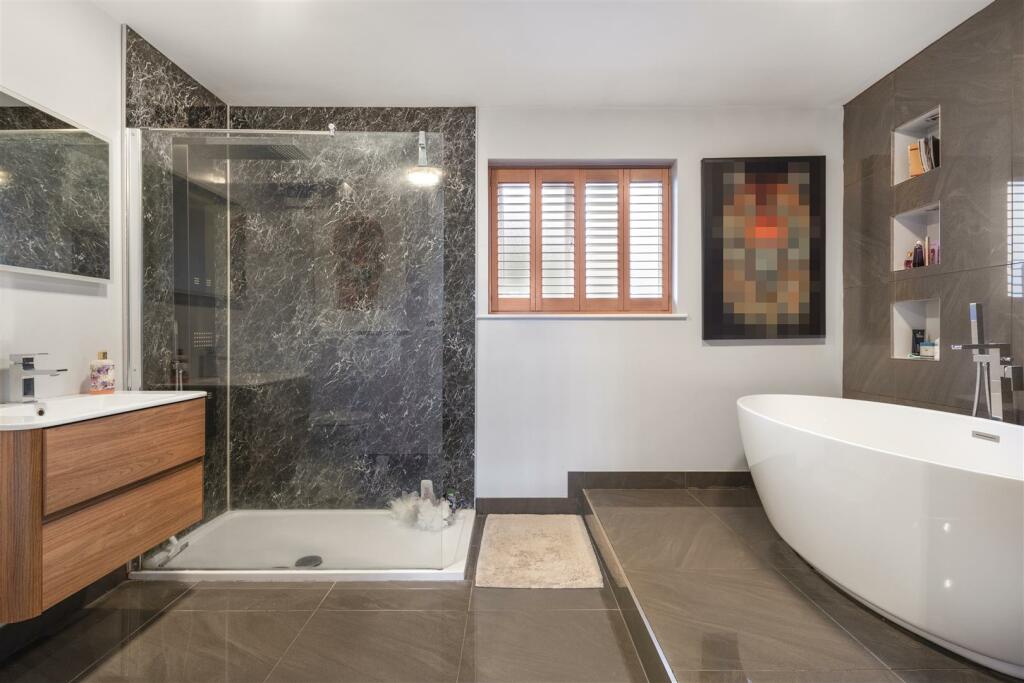 En-Suite Bathroom