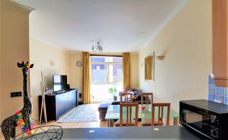 Kitchen/Lounge...