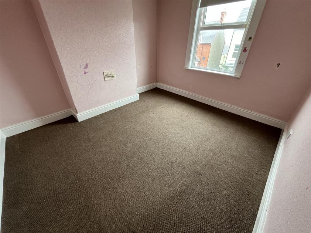 67 Grove Pk IMG_8171.jpg