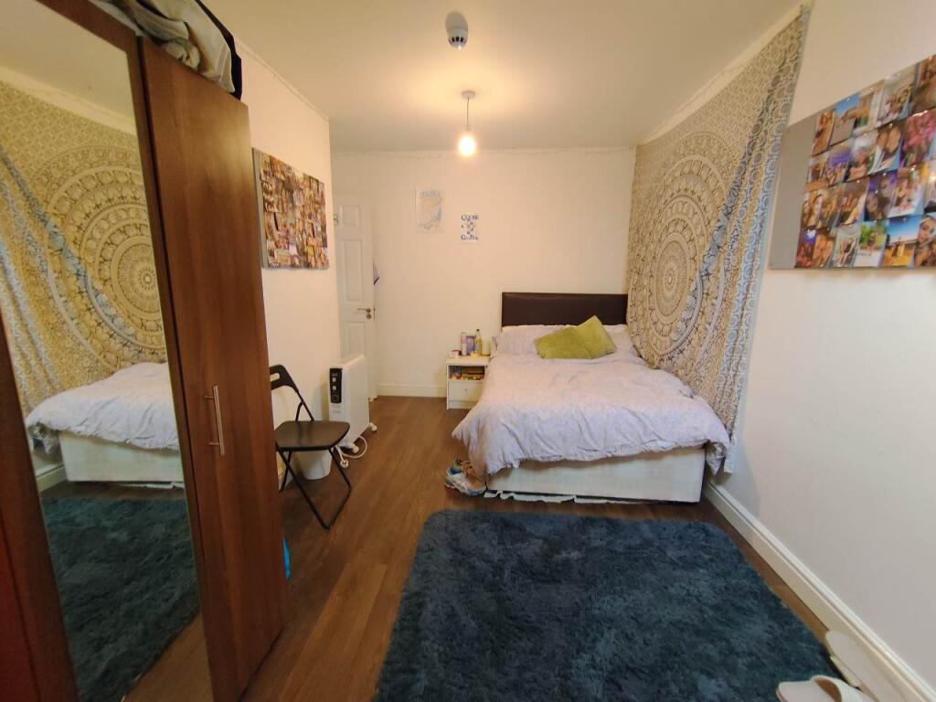 Bedroom 5 (3)