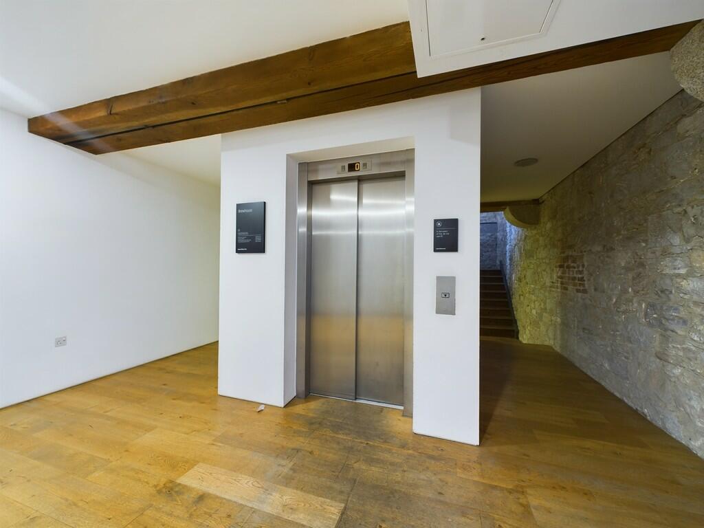 CAM02089G0-PR0294...