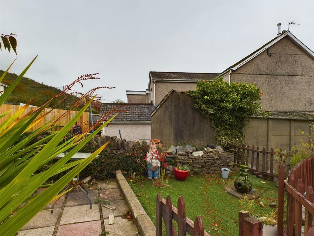 CAM02295G0-PR0109-STILL023.jpg