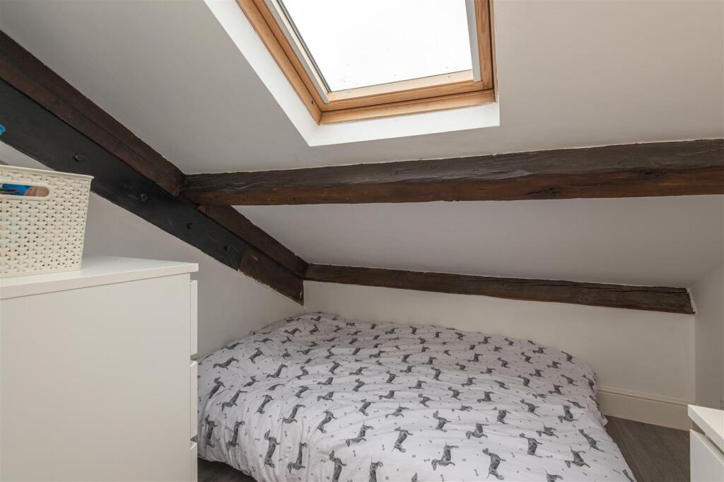 31 - 181 Stainland Road HX4 9AJ.jpg