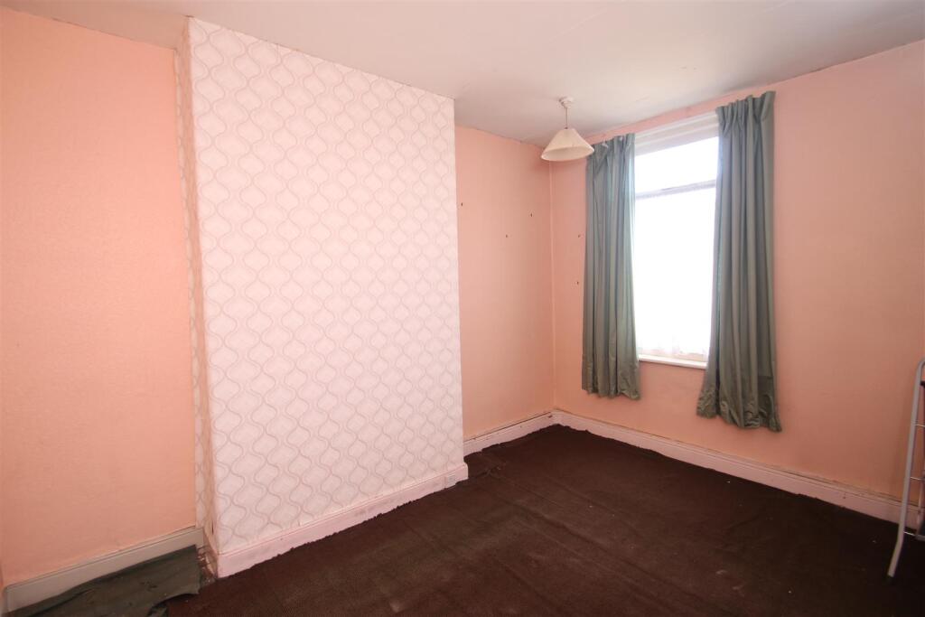 bedroom 2.JPG