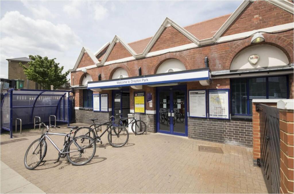 6, 71F_Station Drayton Pk.jpg