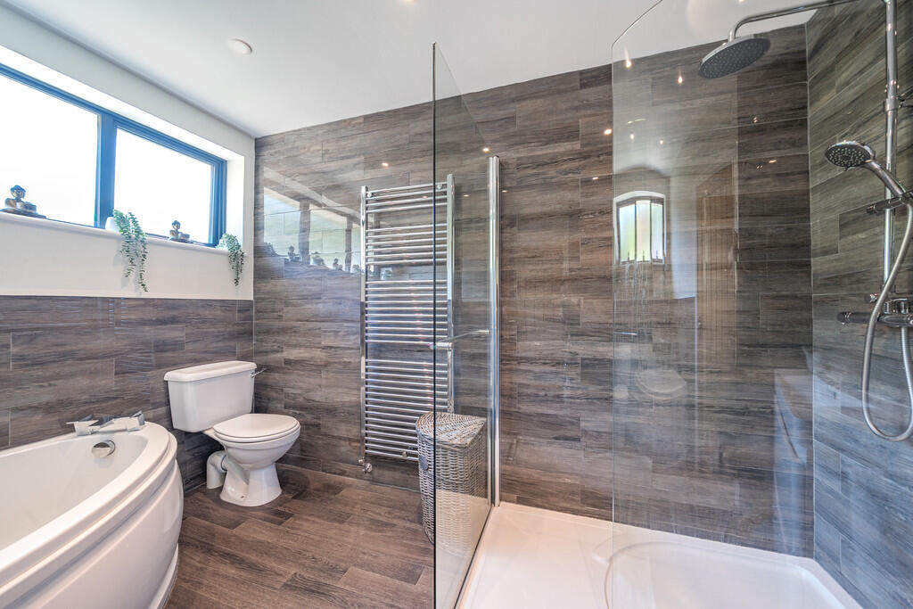 En-Suite Bathroom