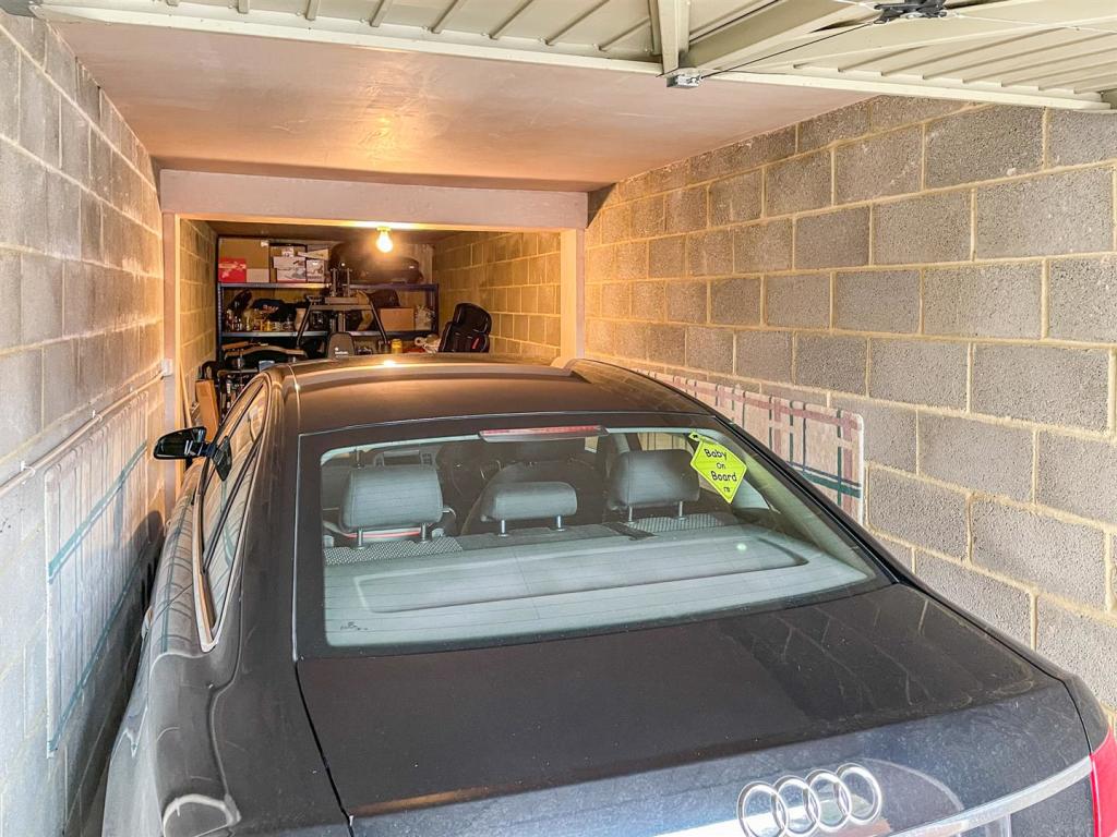 garage.jpg