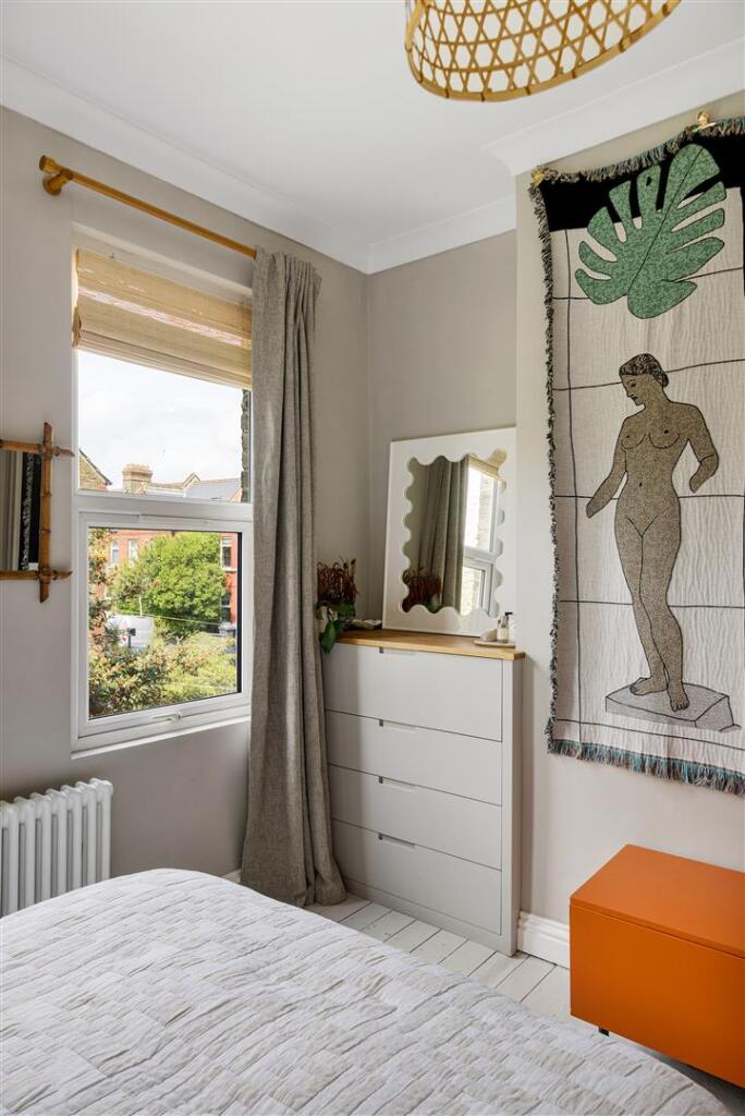 Clementina Road, E18
