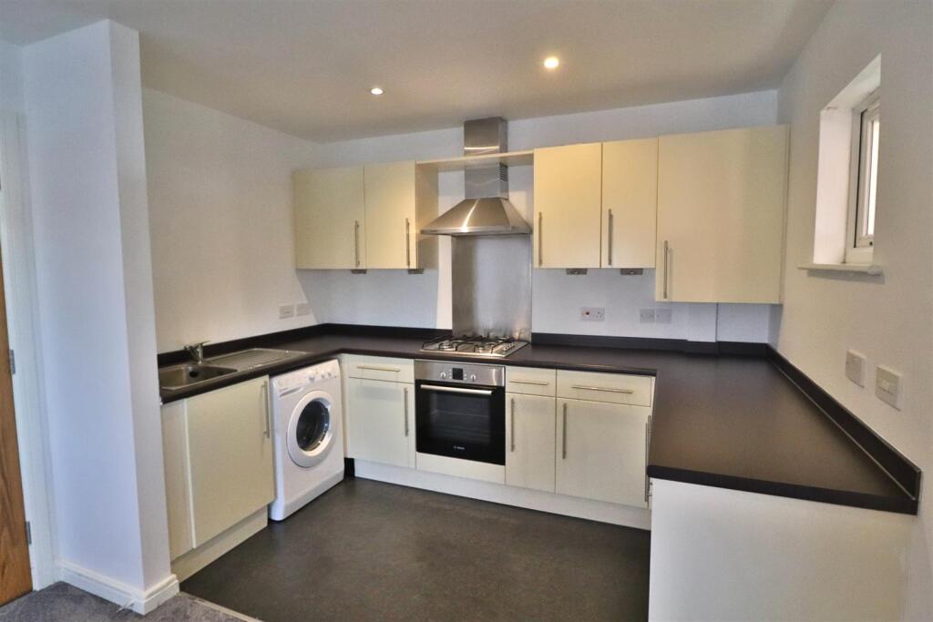 OPEN PLAN KITCHEN AND LIVING ROOM