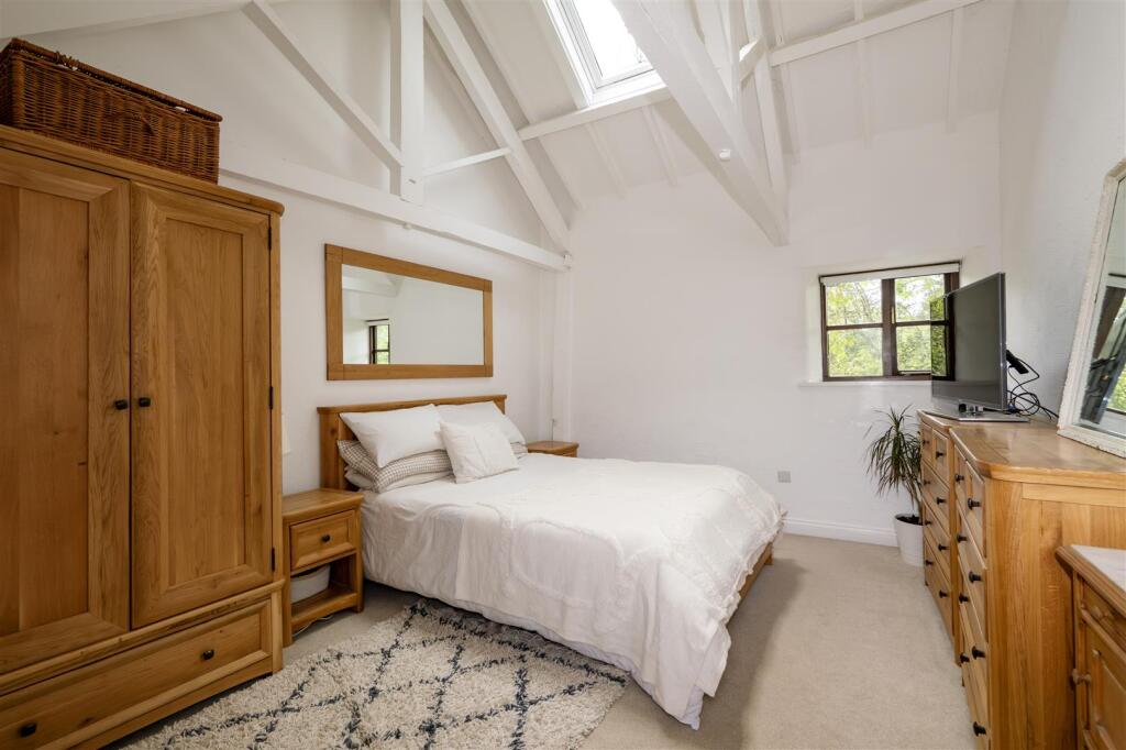 Upstairs principle bedroom