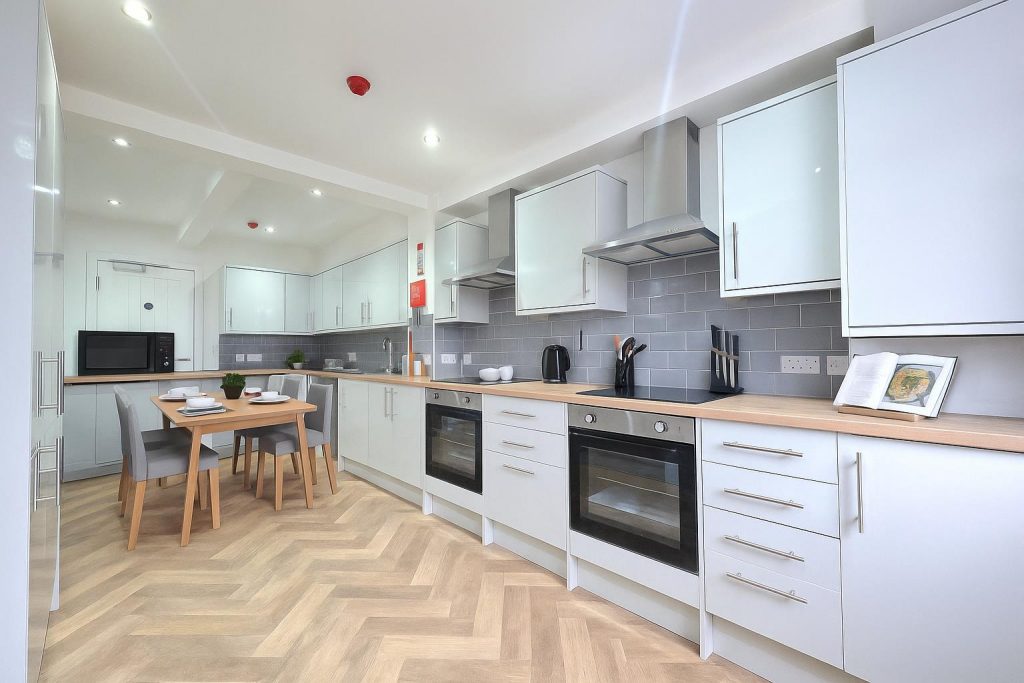 Furnished kitchen.png