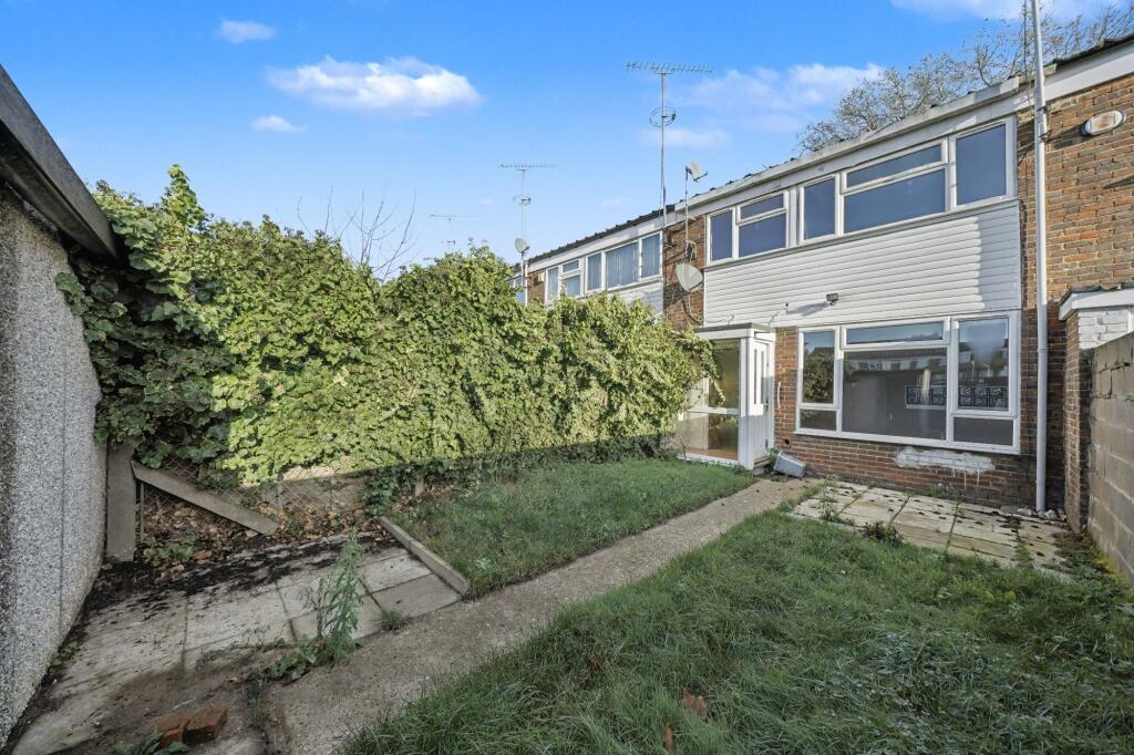 320 Spackmans Way, Slough, SL1 2SD