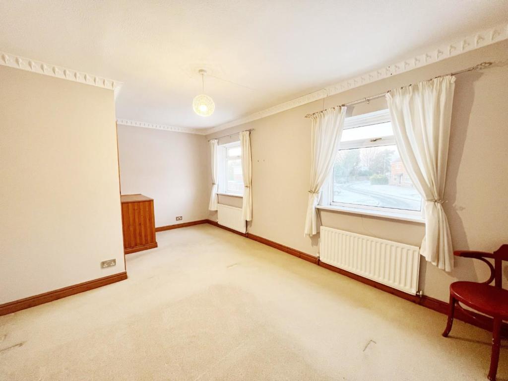 Bedroom 1 pic 2.jpg