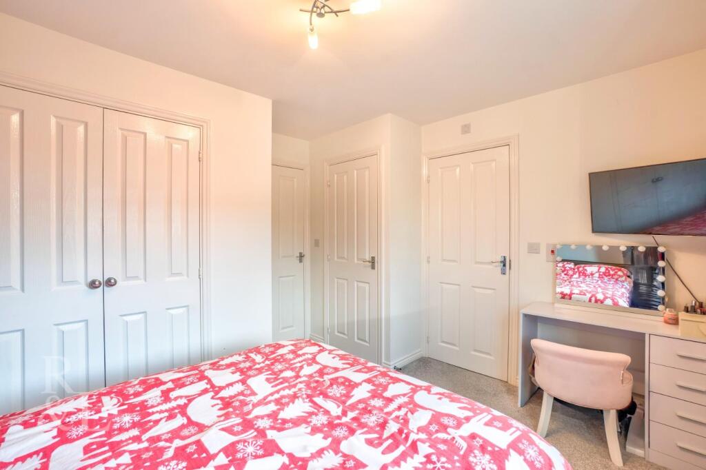 6 Wedgewood Way (14).jpg