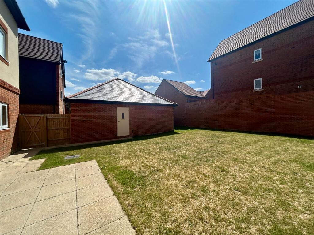 3 Lovejoy Road garden4.jpg