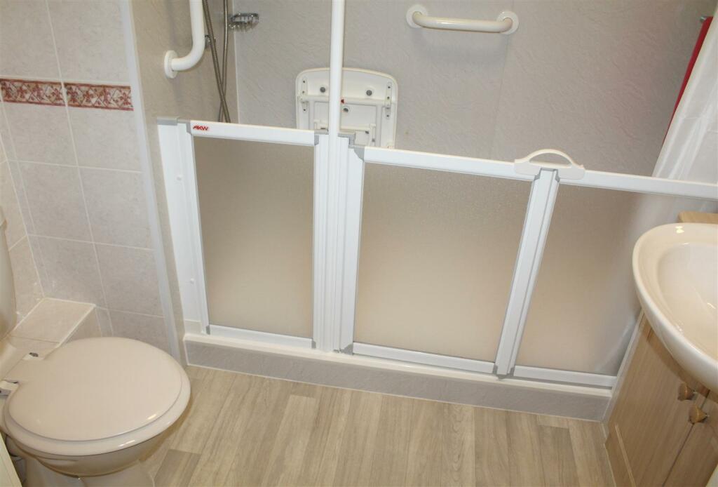 SHOWER ROOM