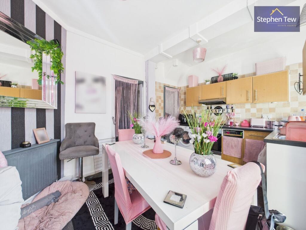 Kitchen/ Dining Room