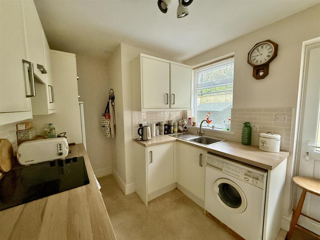 Kitchen: