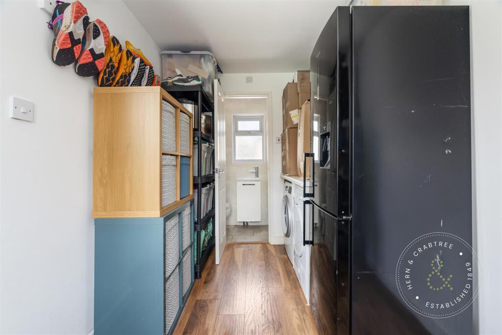 St Asaph Close, HernCrabtree (40).jpg