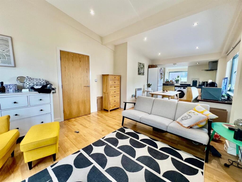 WhatsApp Image 2025-10-20 at 10.40.22 AM (6).jpeg