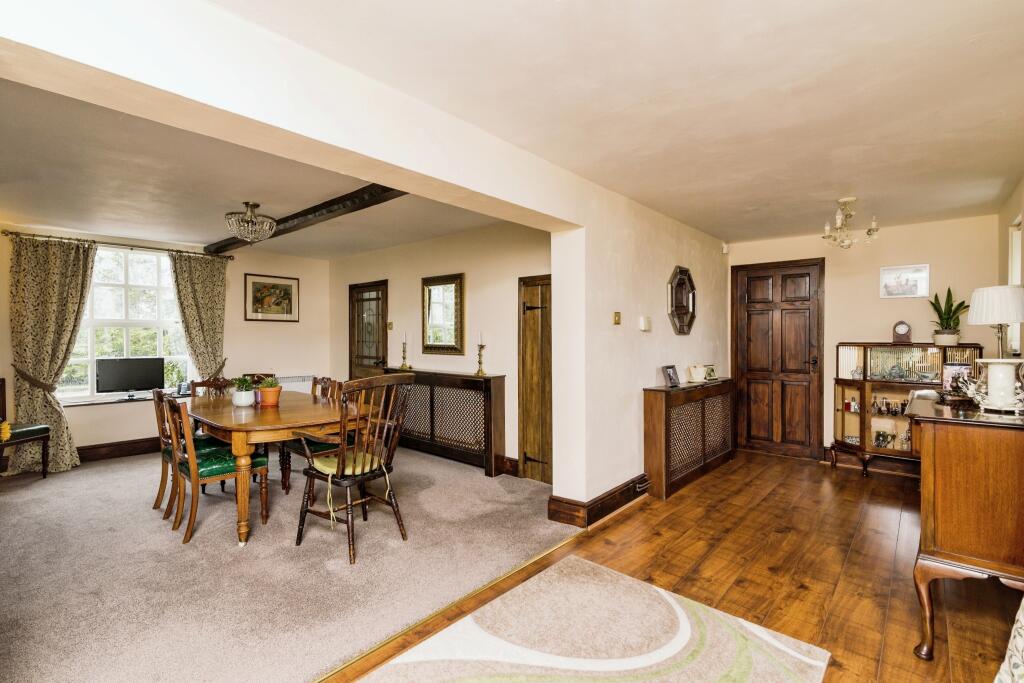 Snug/Dining Room