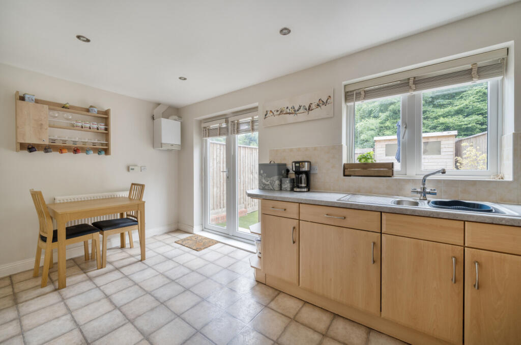 1301699-7-68386a9...