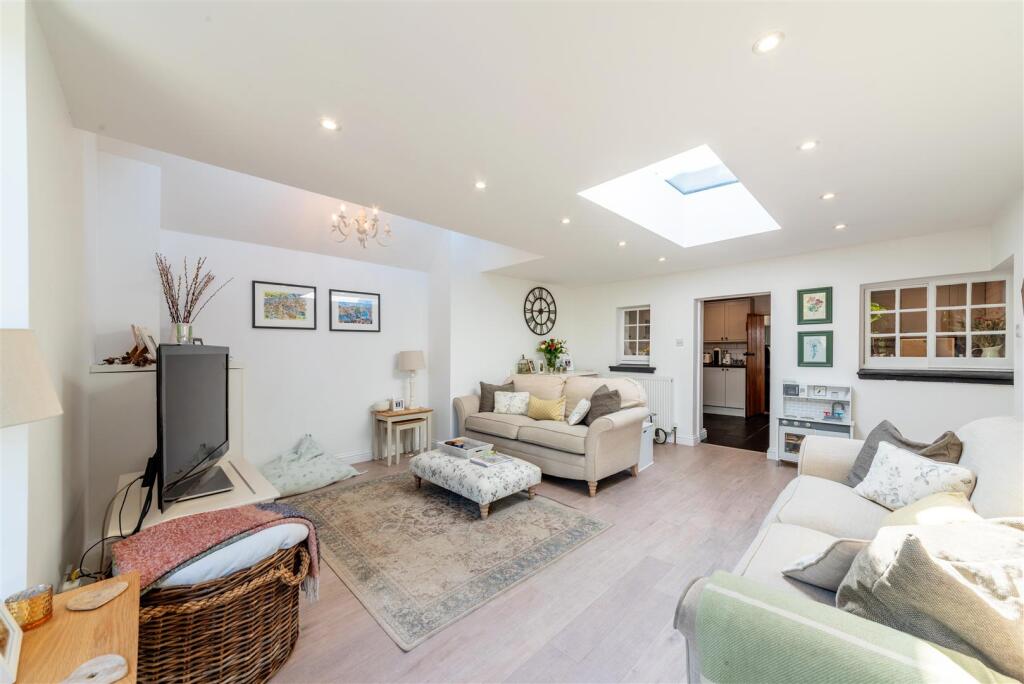 Bumblebee Cottage-17.jpg