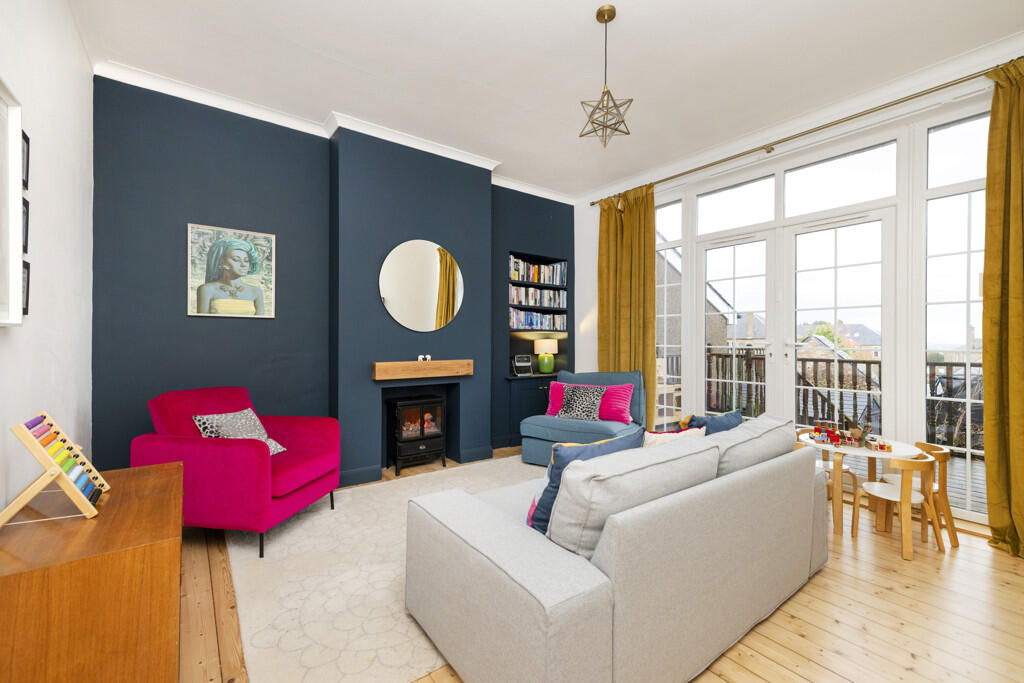 Sitting Room 2 / Master Bedroom - 28 Cadogan Room