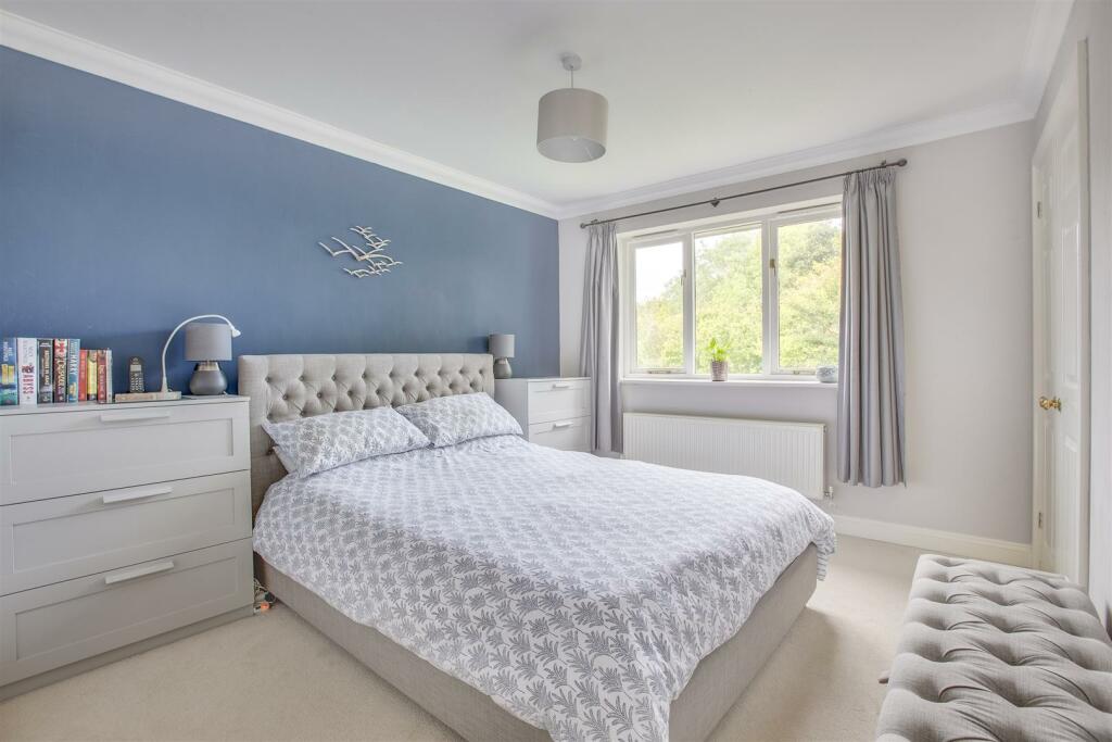 16 Foxhill Close, HP13 5BL-6.jpg