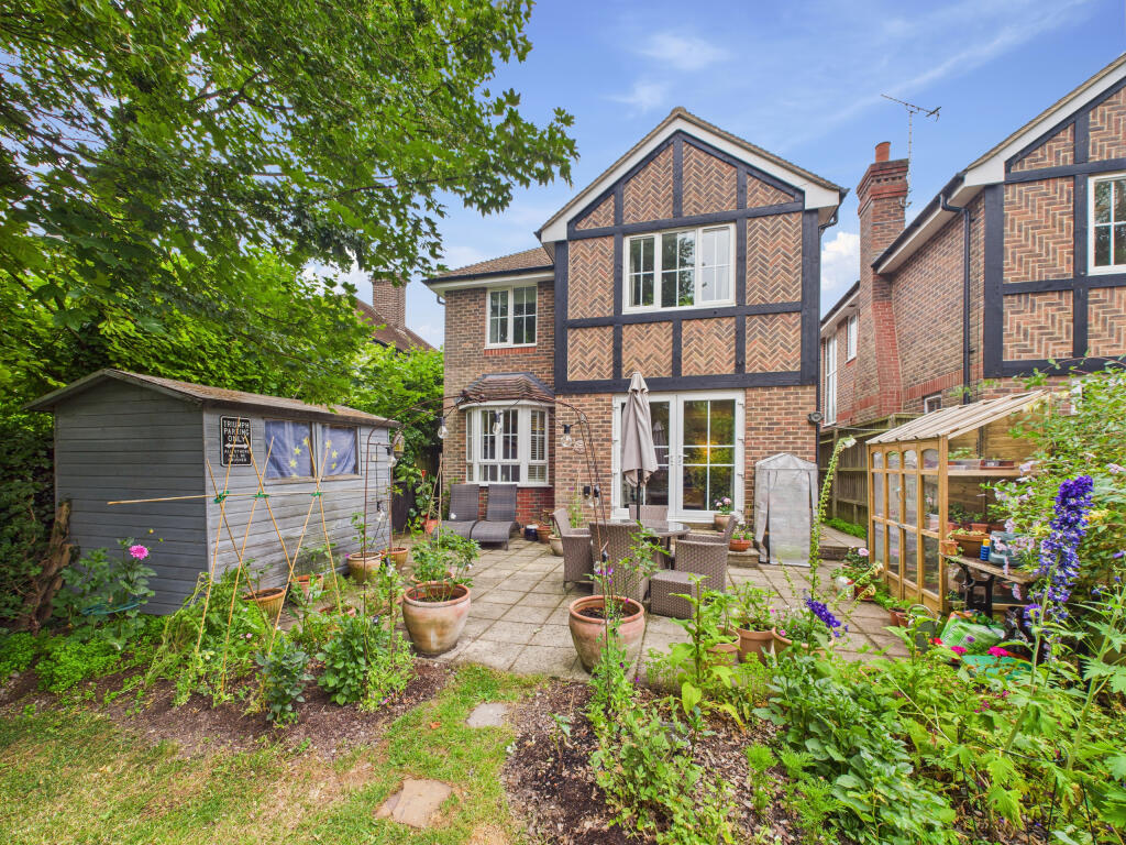 CAM02909G0-PR0439-STILL009