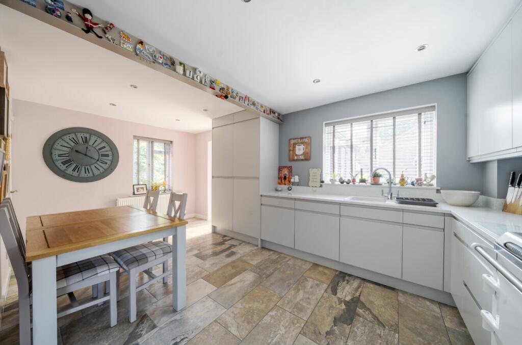 1296095-16-682c6bcc83f1d-ARW-HDR-1