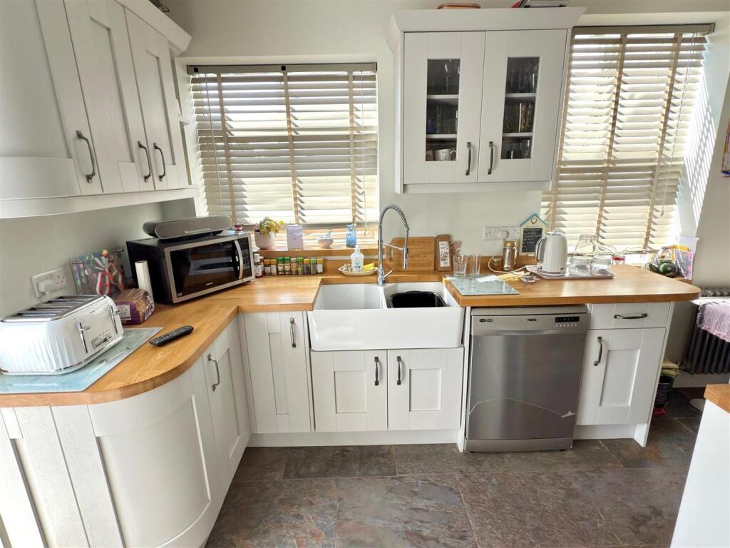 KITCHEN AREA.jpg