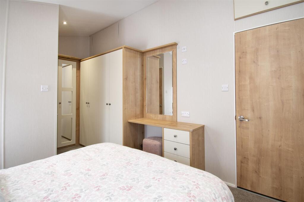 bedroom 1(1).jpg