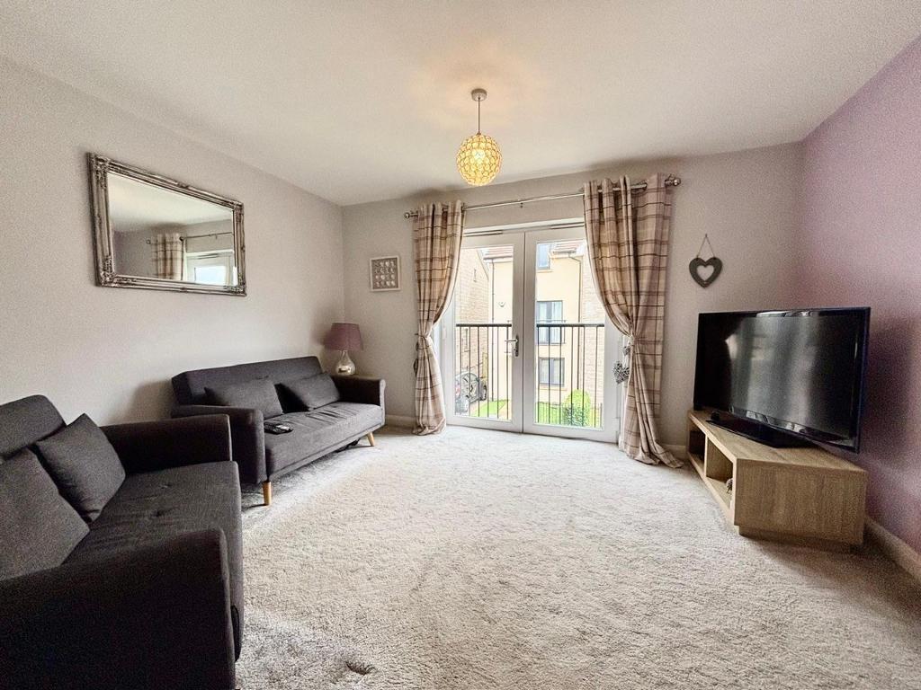 Lounge / Additional Bedroom