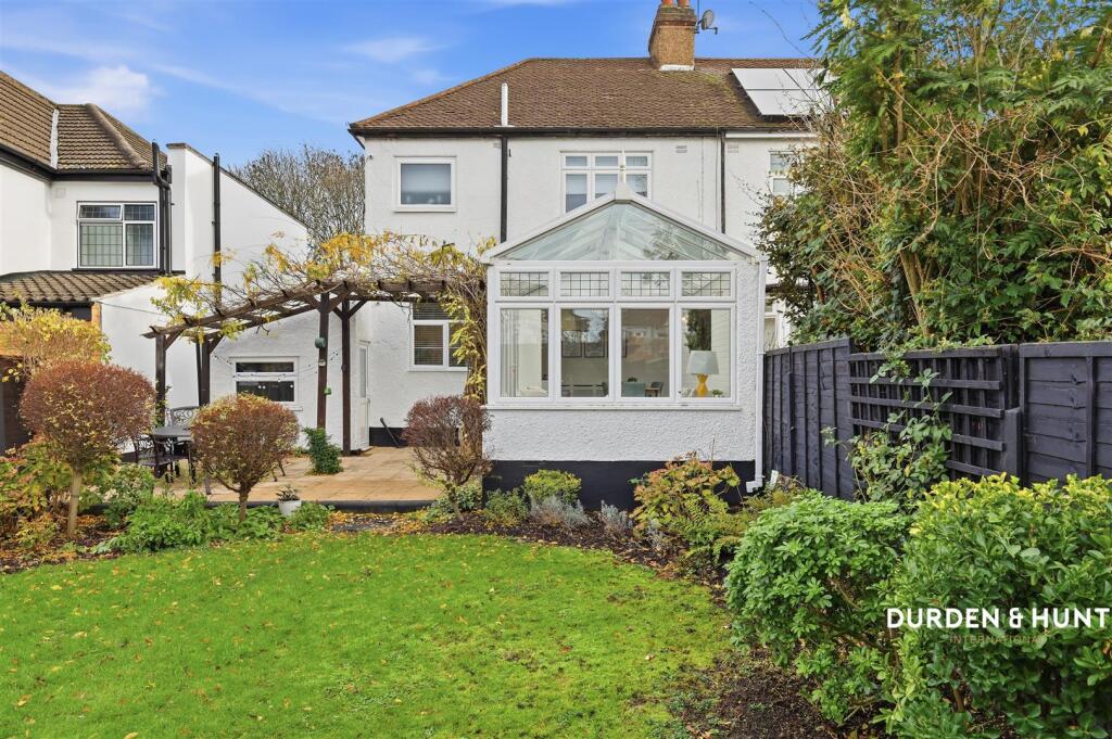 Roding Lane North