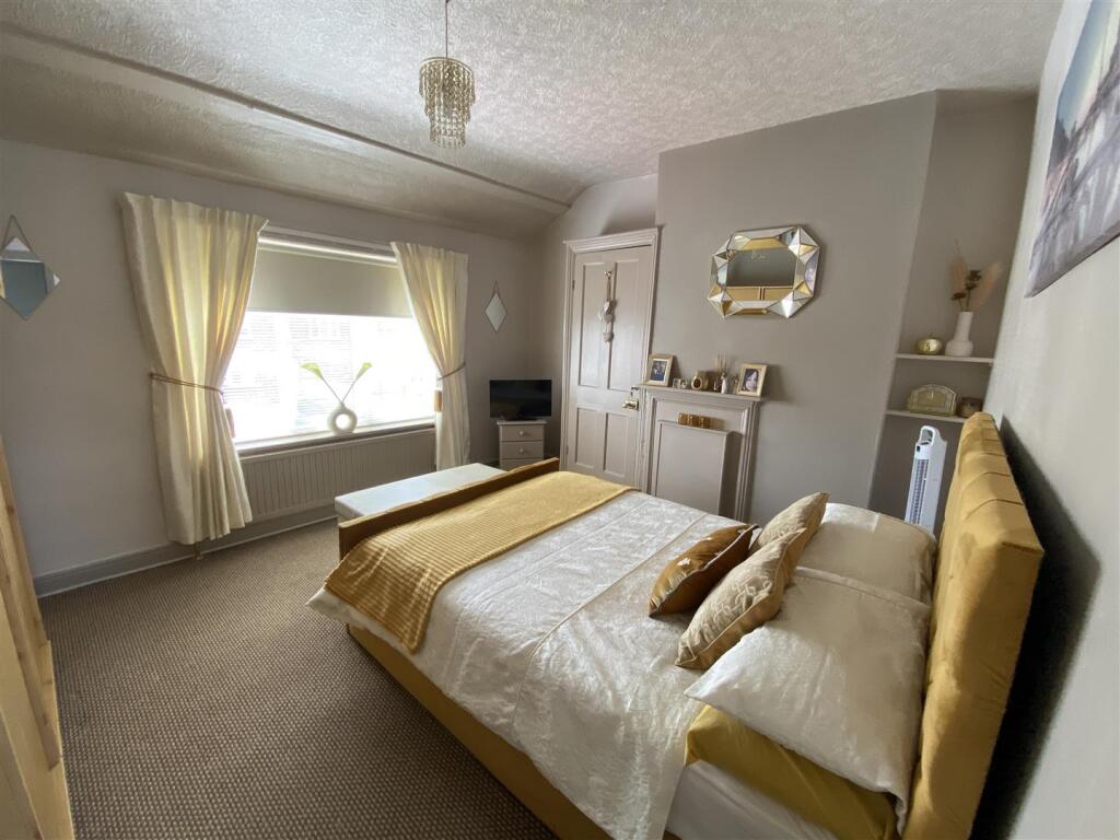 Bedroom no.1 front double: