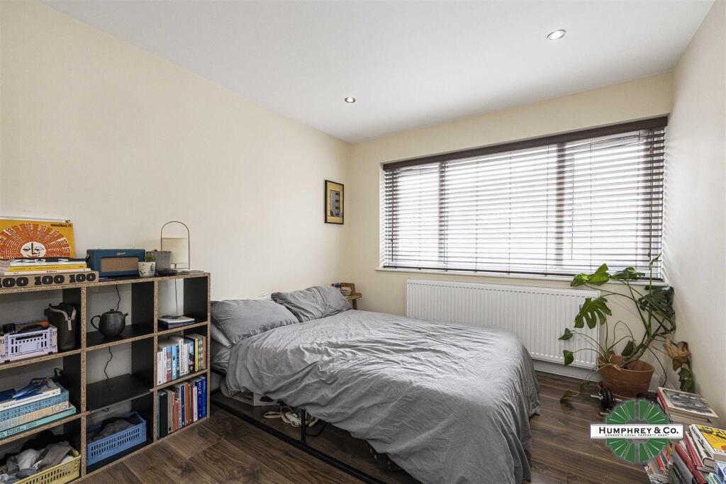 132 Lower Clapton Road -010.jpg